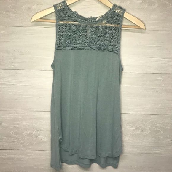 H&M Tops - H&M Dressy Detailed Tank
